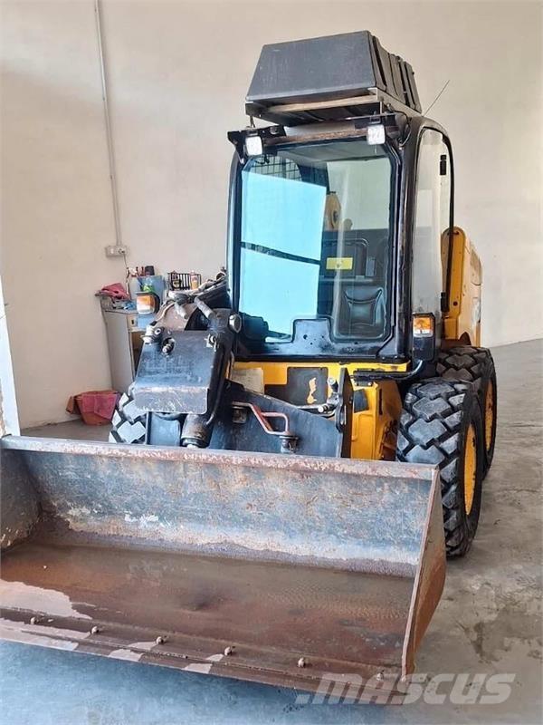 JCB 190HF لوادر انزلاقية التوجيه