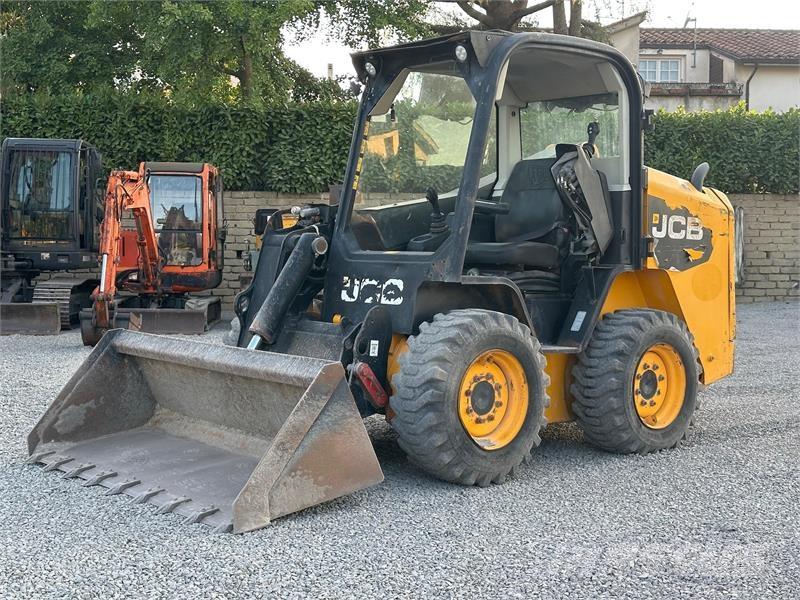 JCB 225 لوادر انزلاقية التوجيه