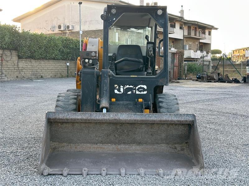 JCB 225 لوادر انزلاقية التوجيه