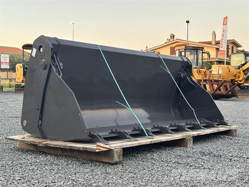 New Holland 220 دلاء