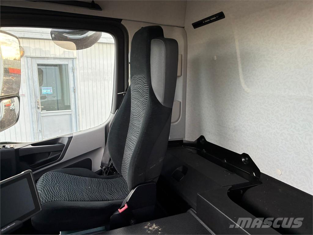 Mercedes-Benz 2533 شاحنات ذات هيكل صندوقي