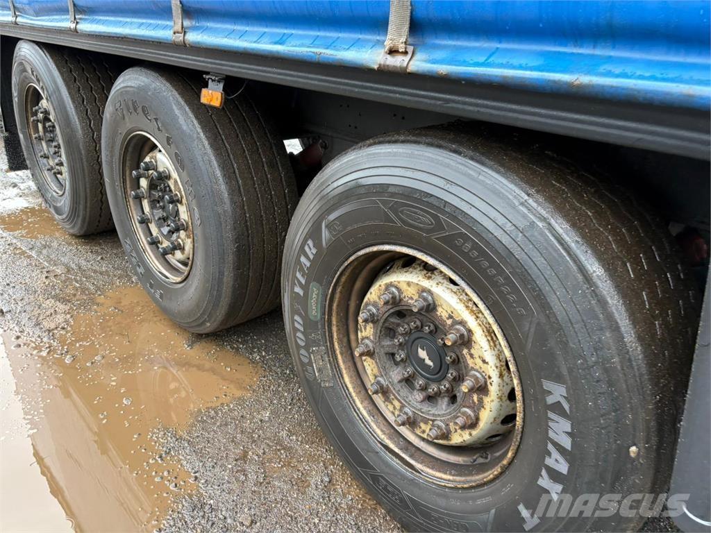 Schmitz 3aks نصف مقطورات بباب جانبي