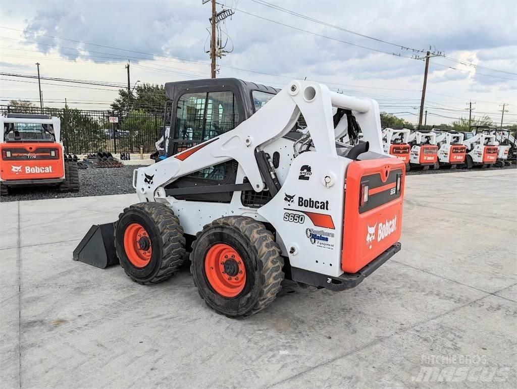 Bobcat S650 لوادر انزلاقية التوجيه