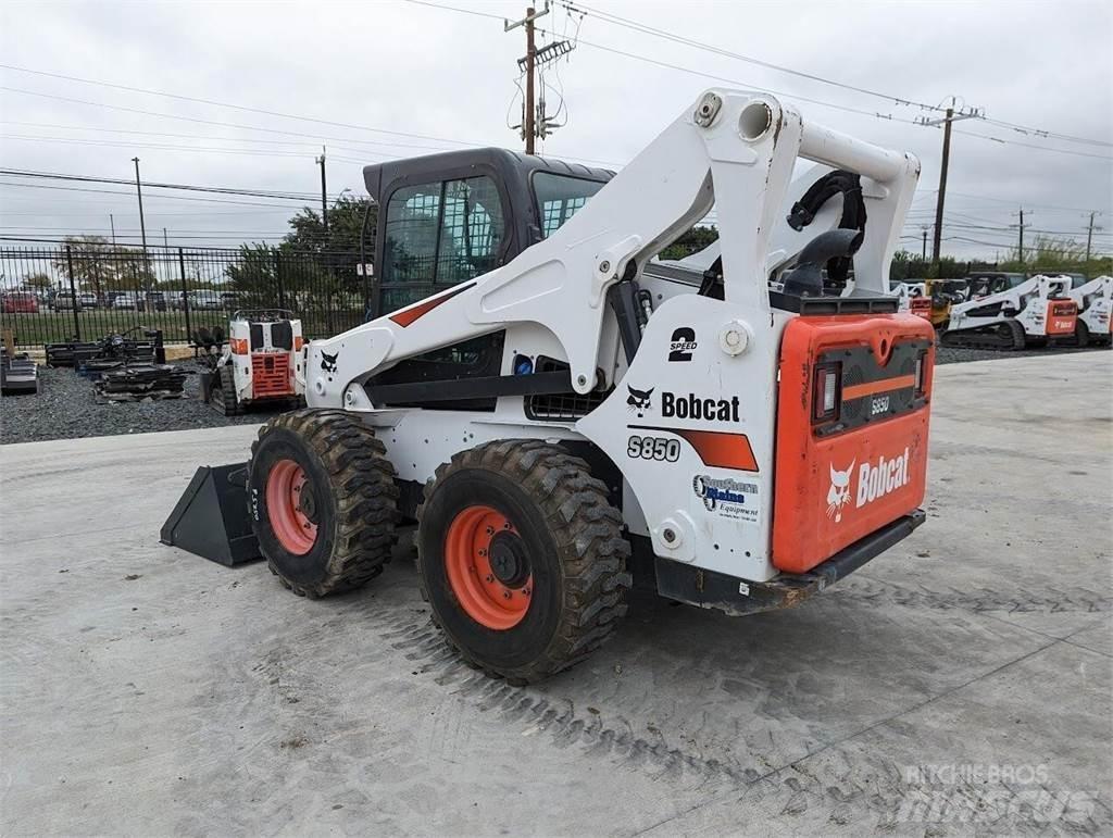 Bobcat S850 لوادر انزلاقية التوجيه