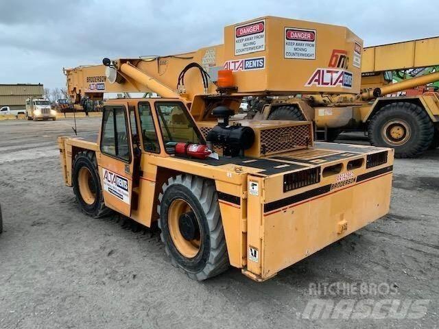 Broderson IC250-3C رافعات الطرق الوعرة