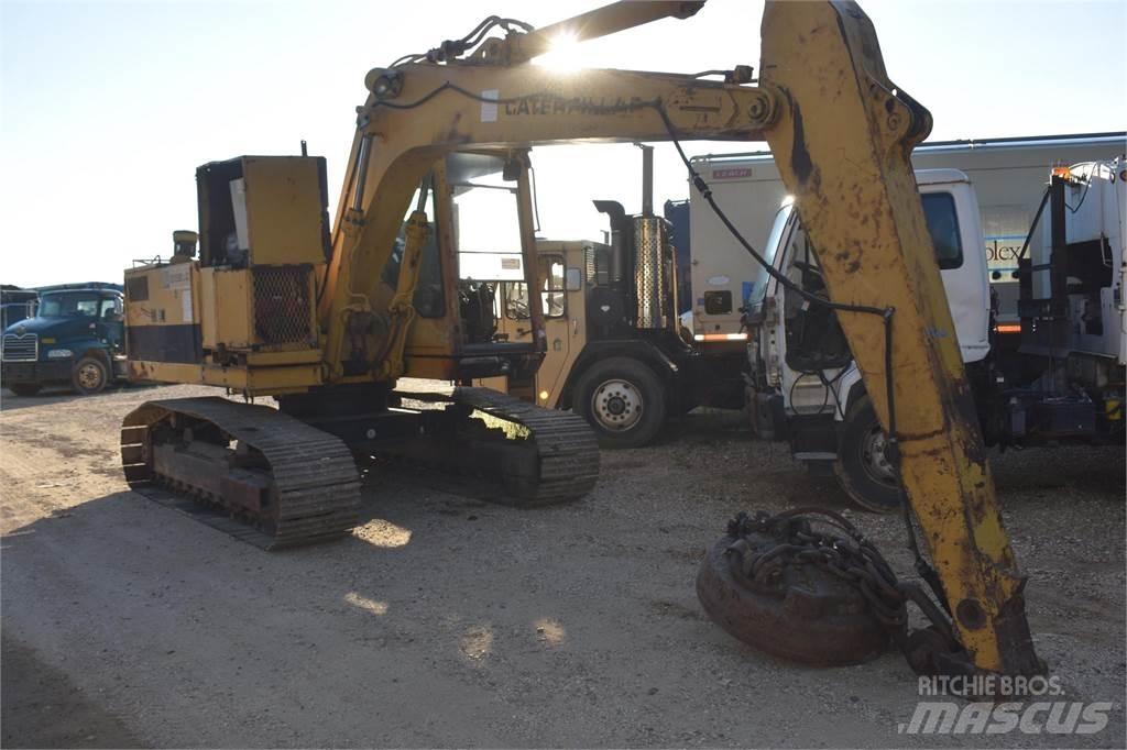 CAT 215B LC حفارات زحافة