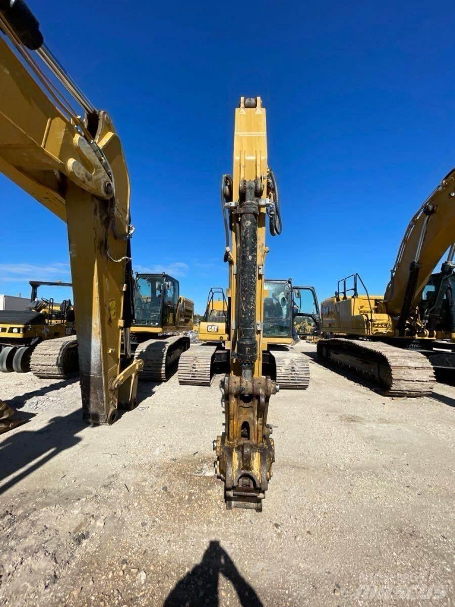 CAT 320 حفارات زحافة
