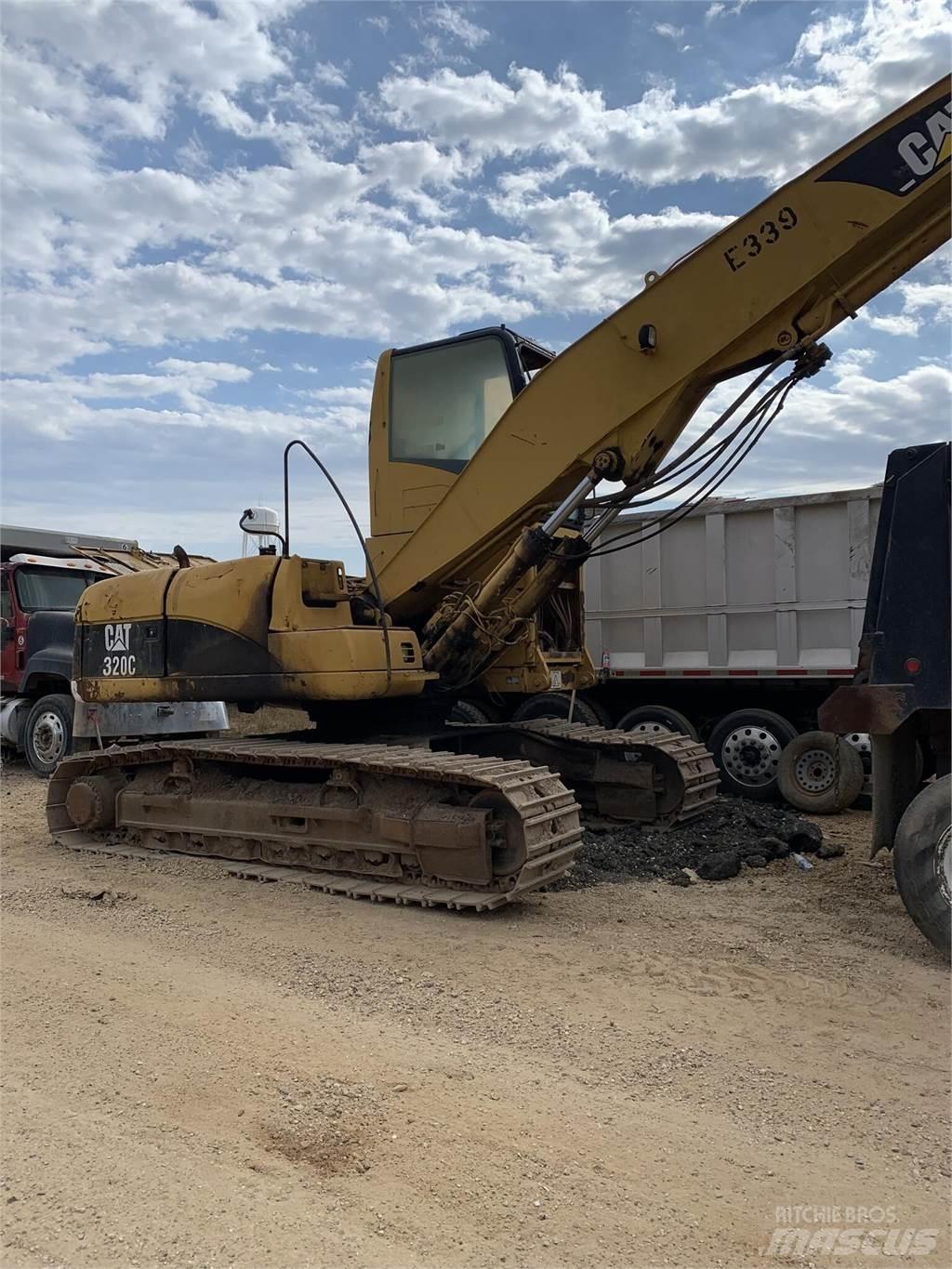 CAT 320C حفارات زحافة