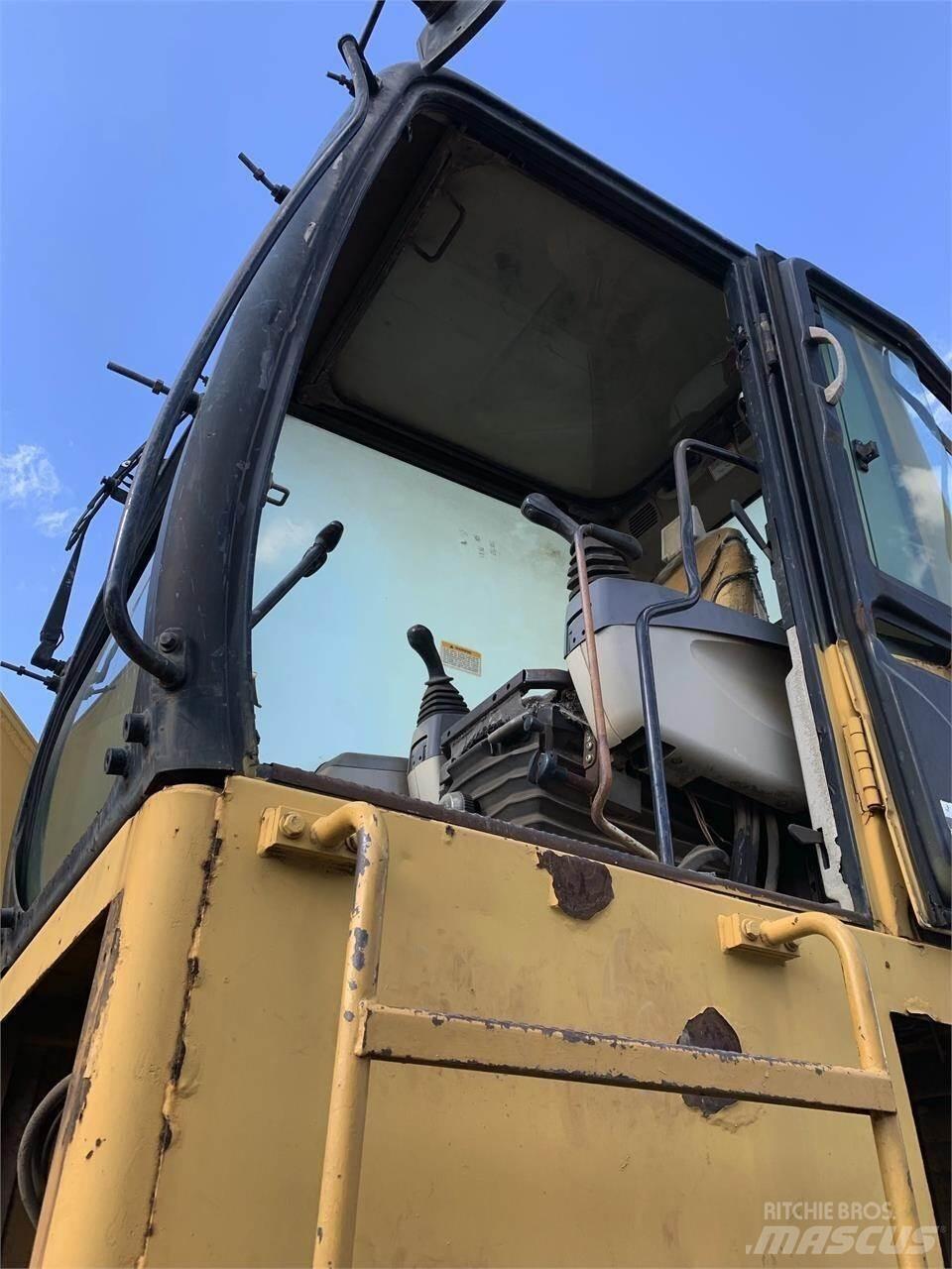 CAT 320C حفارات زحافة