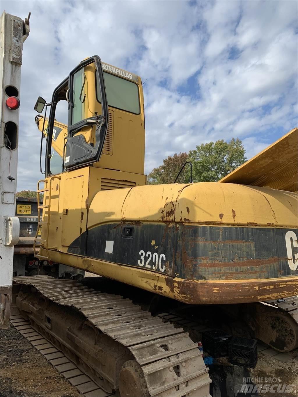 CAT 320C حفارات زحافة