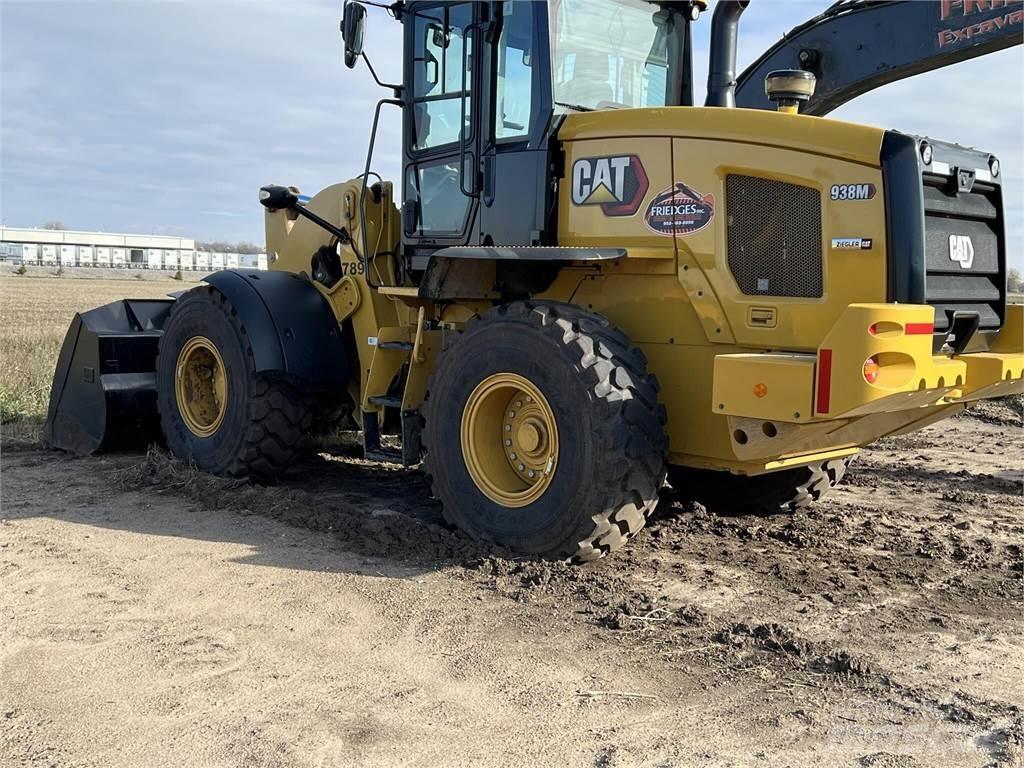 CAT 938M لوادر بعجل