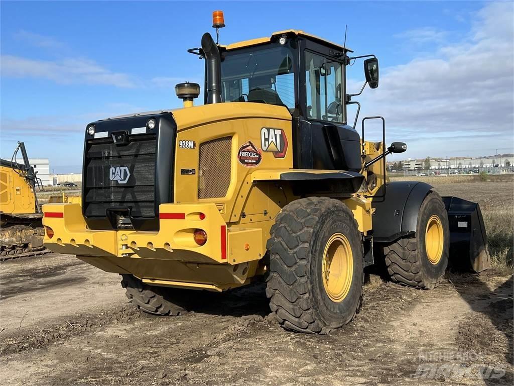 CAT 938M لوادر بعجل