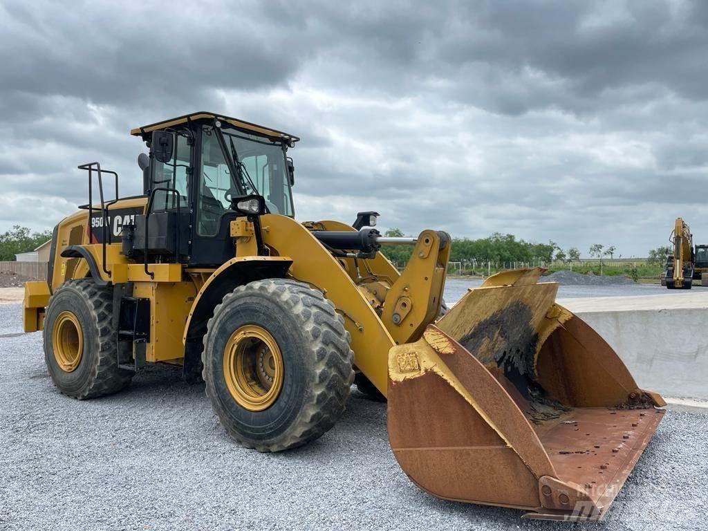 CAT 950M لوادر بعجل