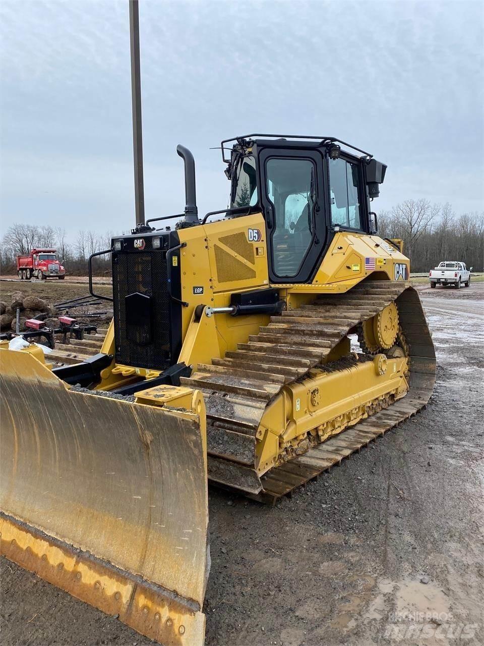 CAT D5 LGP بلدوزرات مجنزرة