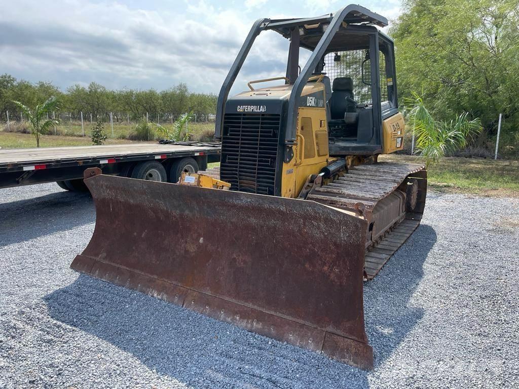 CAT D5K2 LGP بلدوزرات مجنزرة