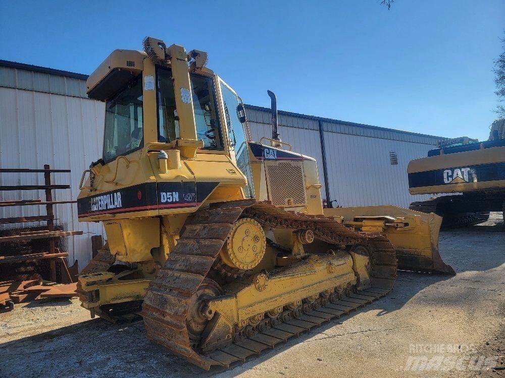 CAT D5N LGP بلدوزرات مجنزرة