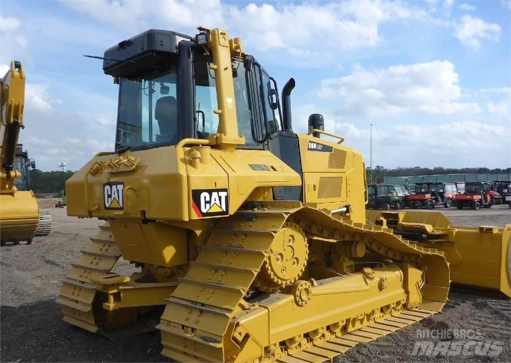 CAT D6N LGP بلدوزرات مجنزرة