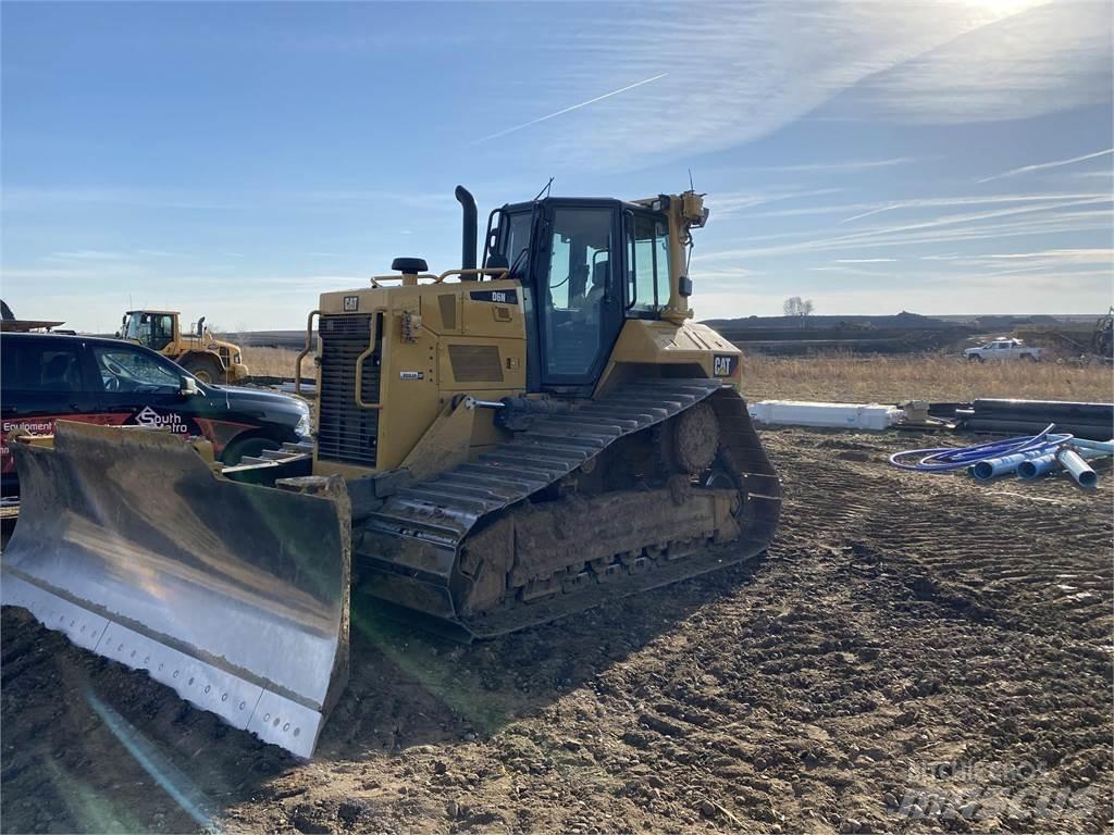 CAT D6N LGP بلدوزرات مجنزرة