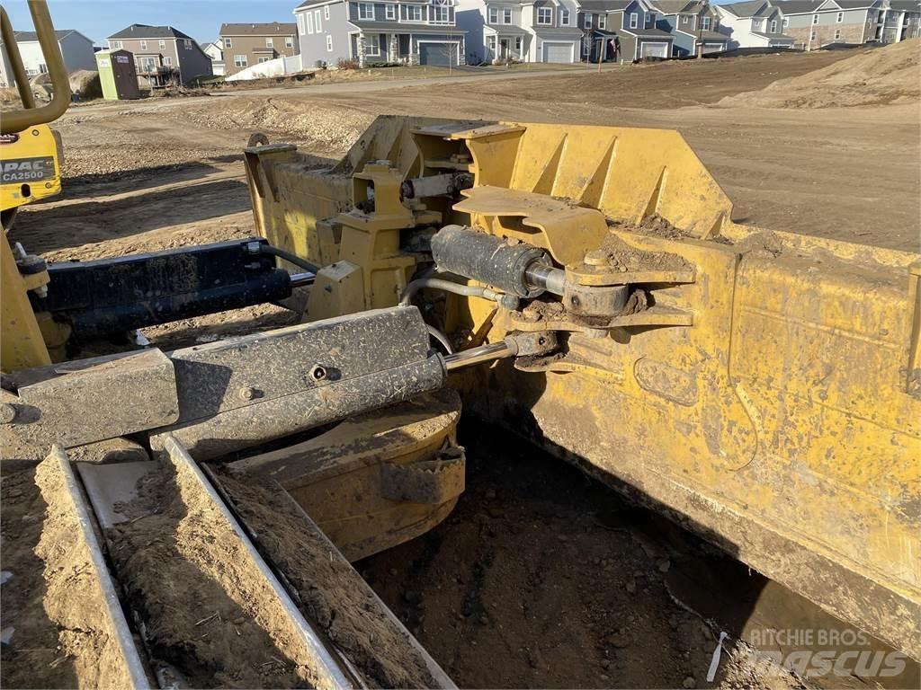 CAT D6N LGP بلدوزرات مجنزرة