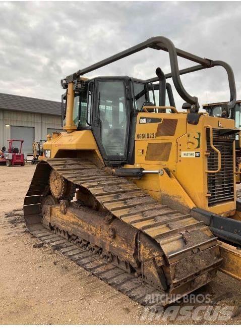 CAT D6N LGP بلدوزرات مجنزرة