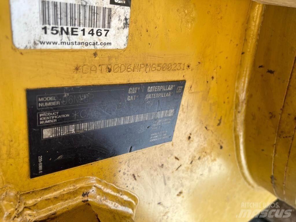 CAT D6N LGP بلدوزرات مجنزرة