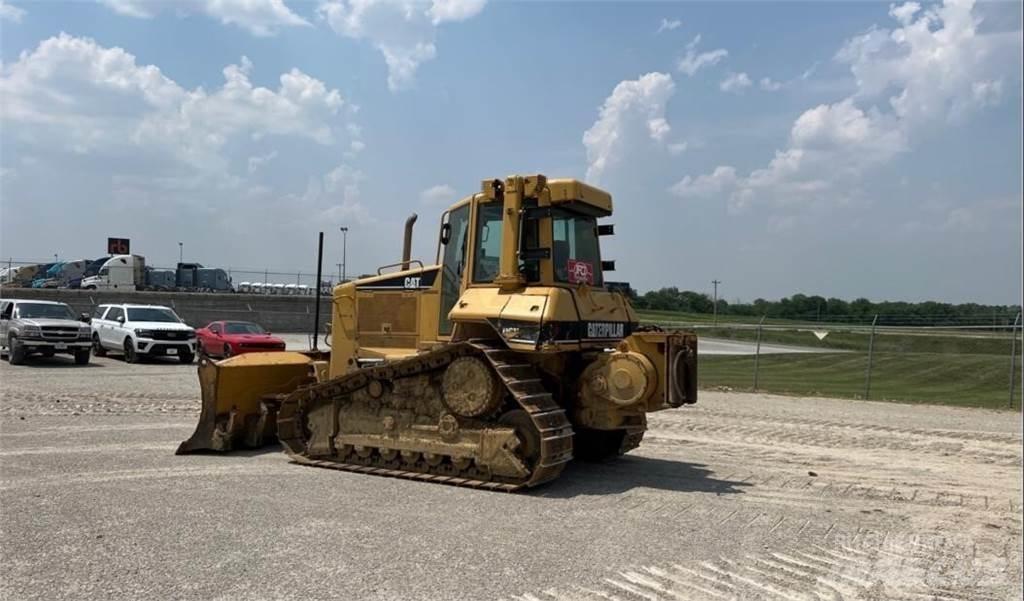 CAT D6N XL بلدوزرات مجنزرة