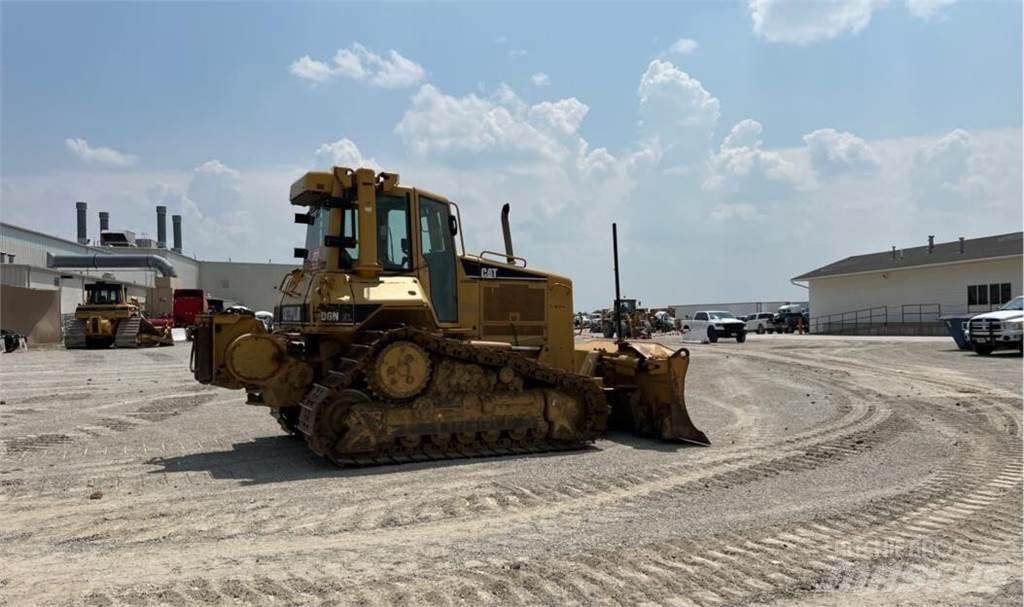 CAT D6N XL بلدوزرات مجنزرة