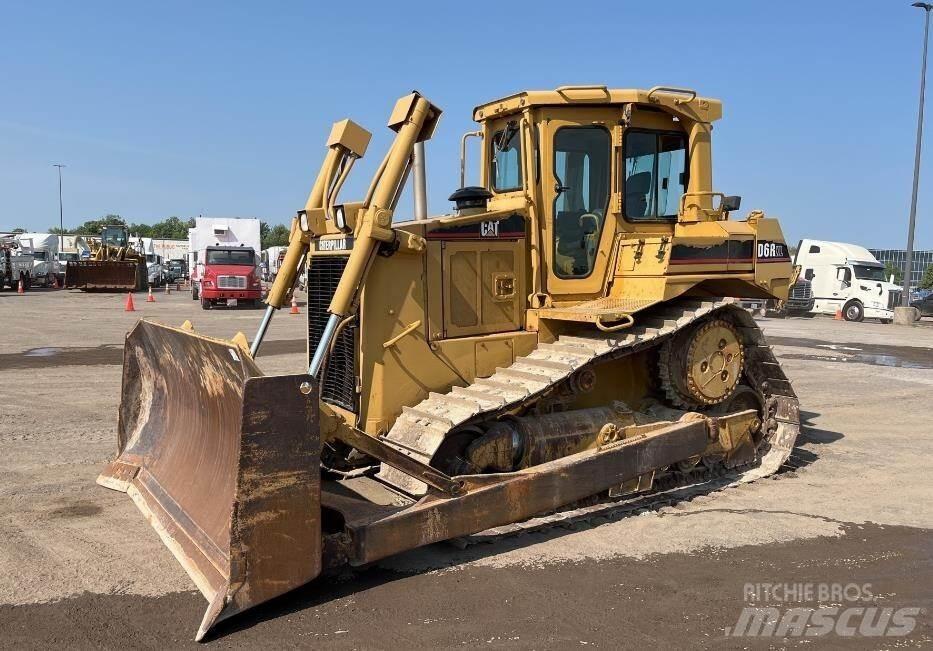 CAT D6R بلدوزرات مجنزرة