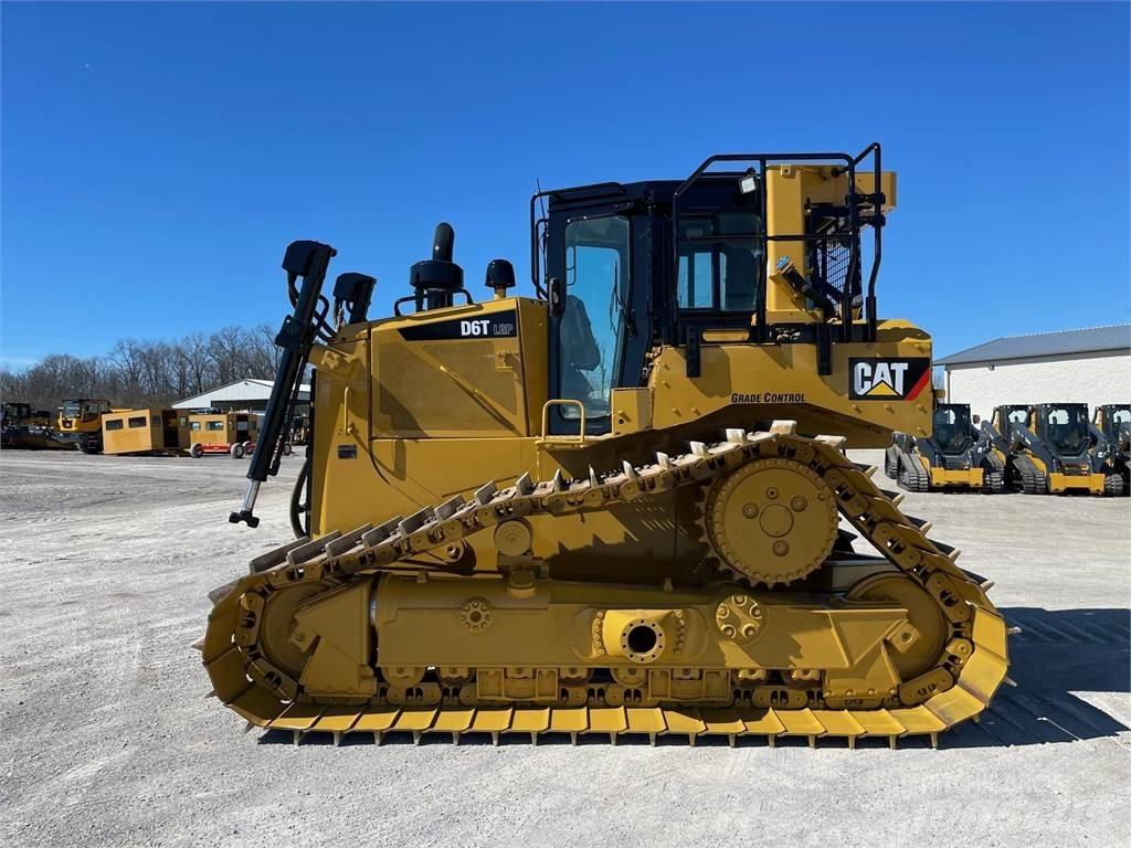 CAT D6T LGP بلدوزرات مجنزرة