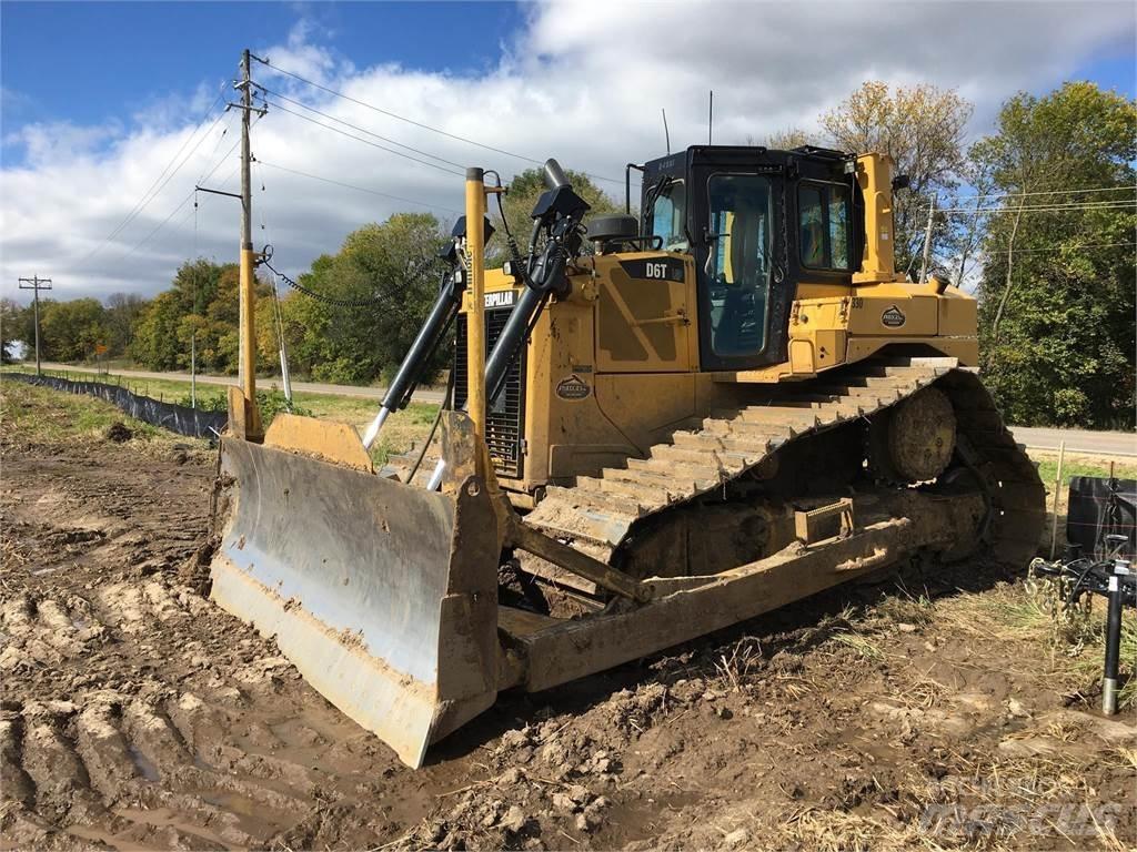 CAT D6T LGP بلدوزرات مجنزرة