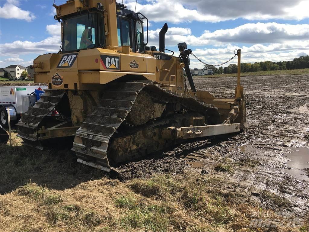 CAT D6T LGP بلدوزرات مجنزرة
