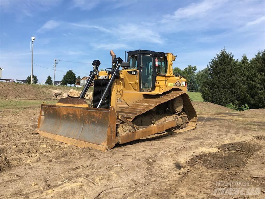 CAT D6T LGP بلدوزرات مجنزرة