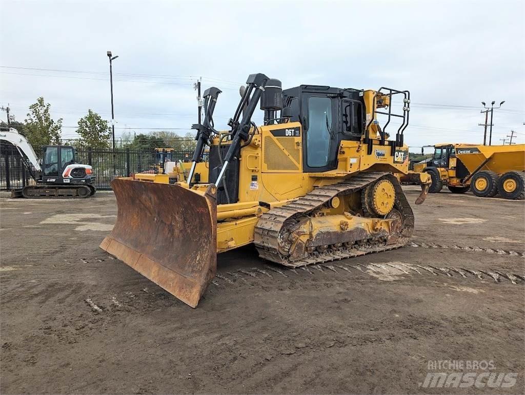 CAT D6T XL بلدوزرات مجنزرة