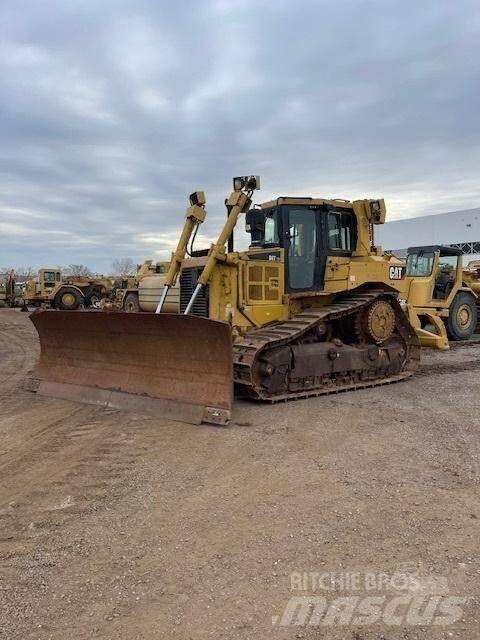 CAT D6T XW بلدوزرات مجنزرة