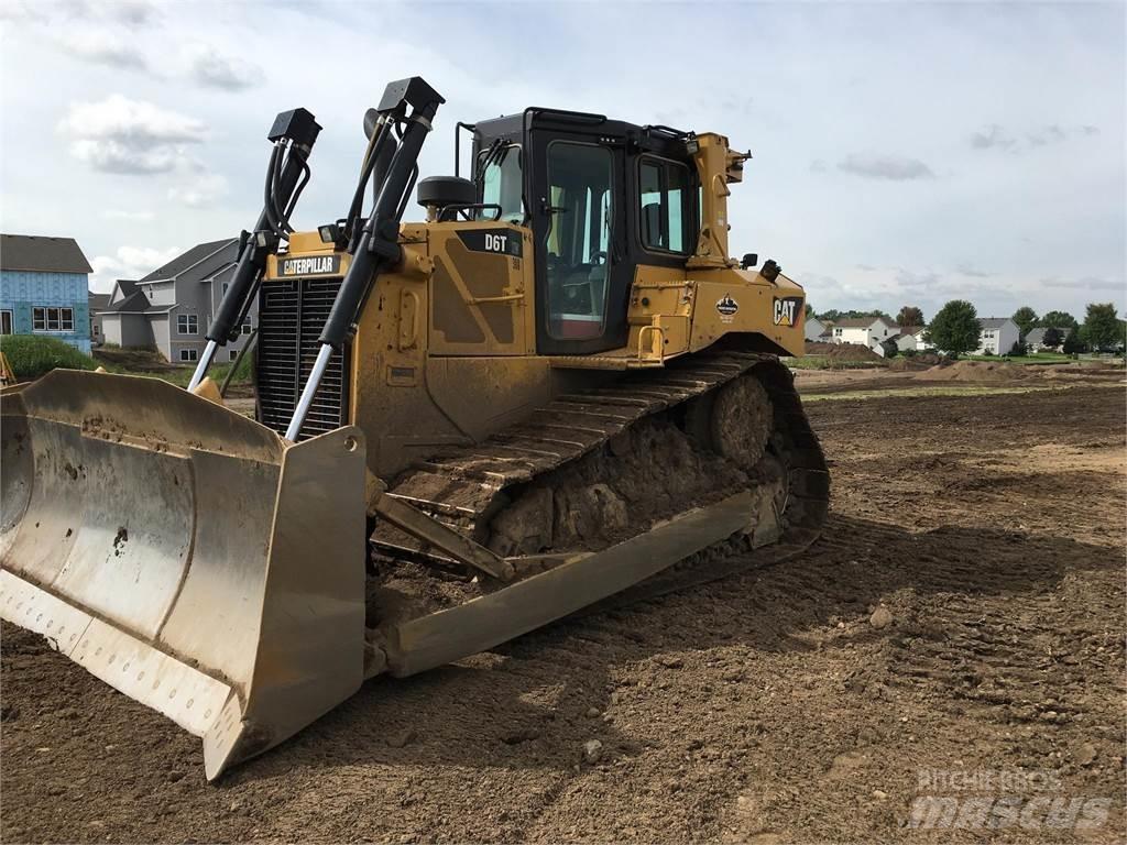 CAT D6T XW بلدوزرات مجنزرة