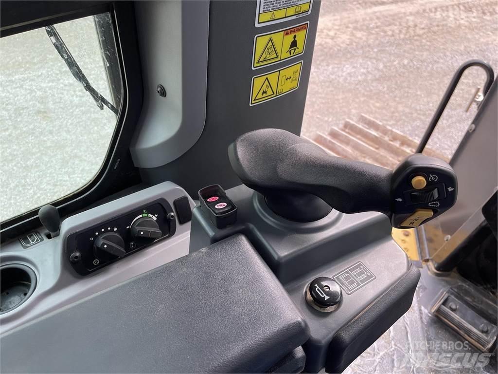 CAT D7E LGP بلدوزرات مجنزرة