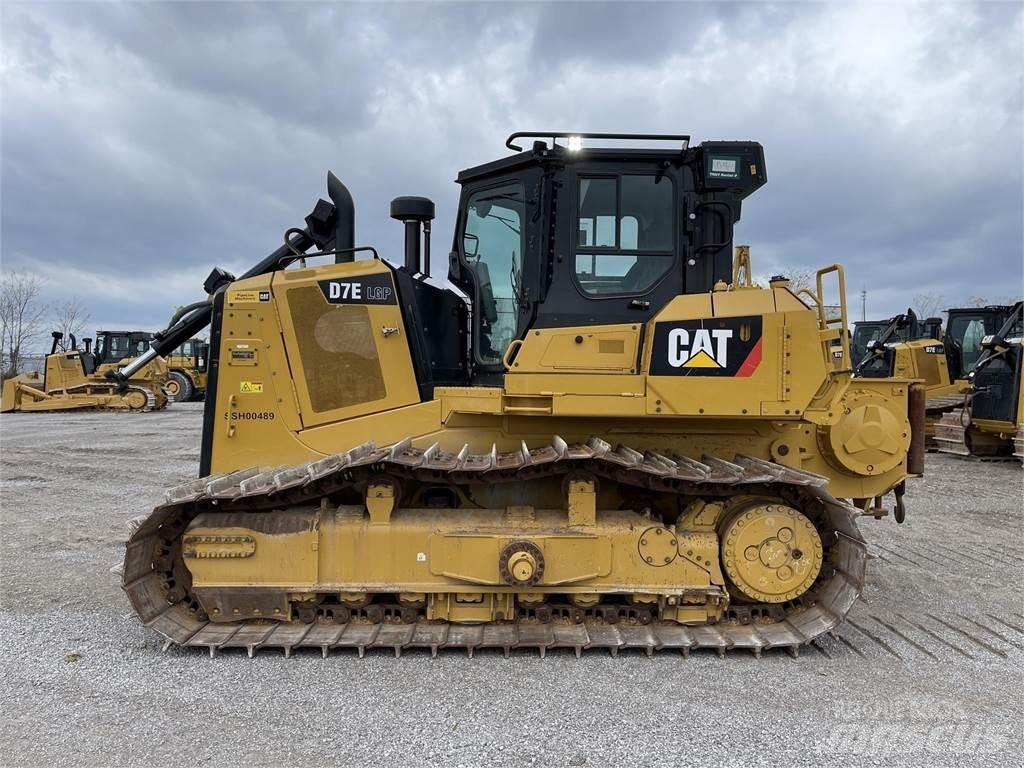 CAT D7E LGP بلدوزرات مجنزرة