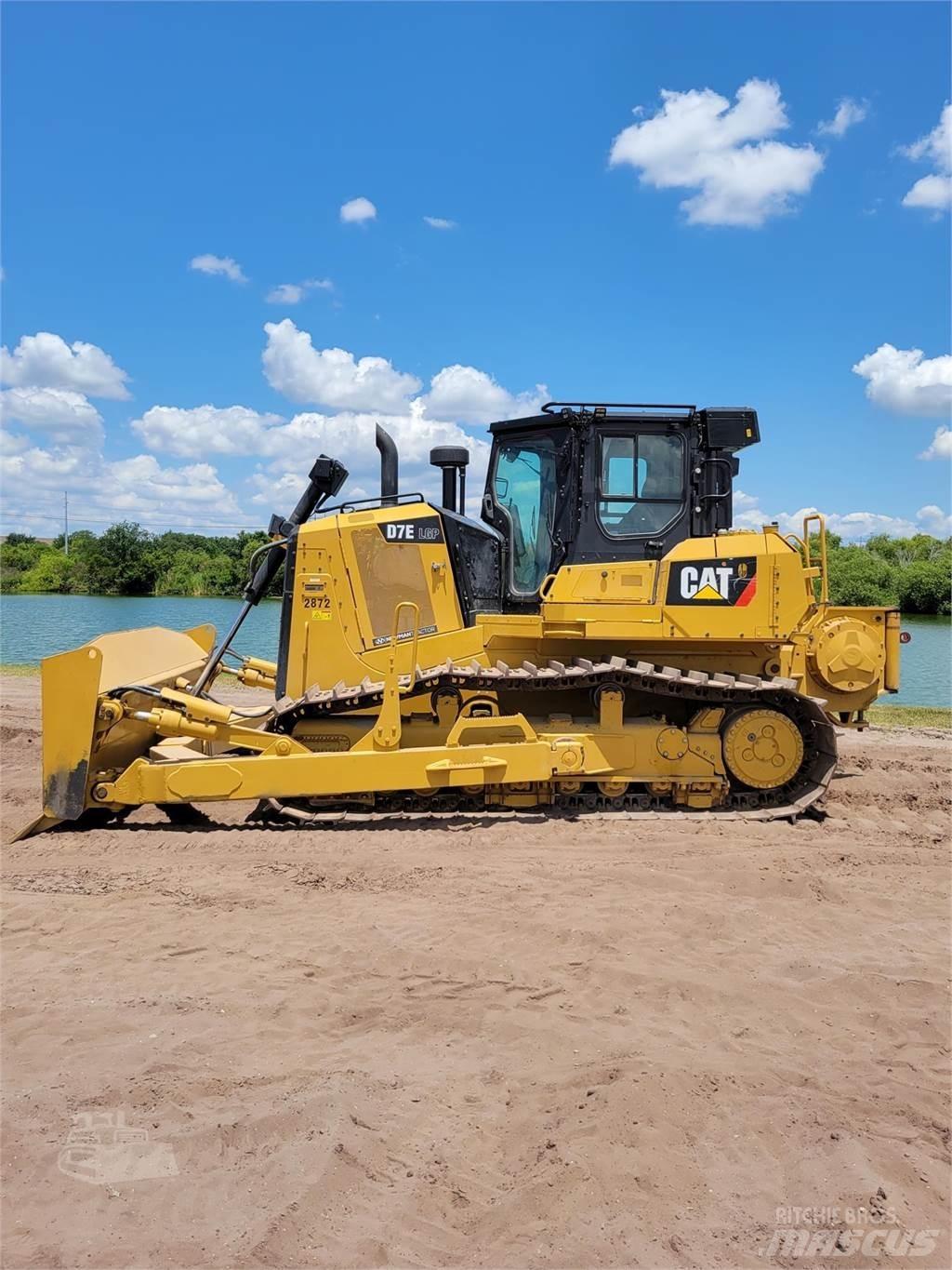 CAT D7E LGP بلدوزرات مجنزرة