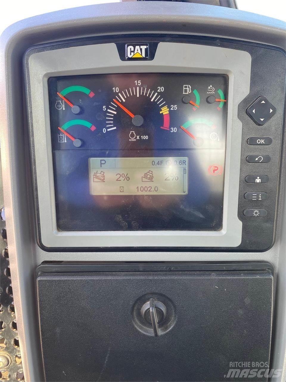 CAT D7E LGP بلدوزرات مجنزرة