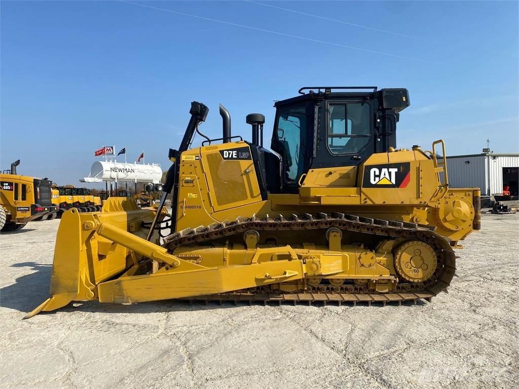 CAT D7E LGP بلدوزرات مجنزرة