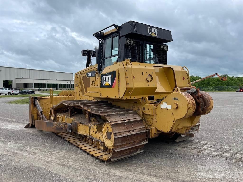 CAT D7E LGP بلدوزرات مجنزرة
