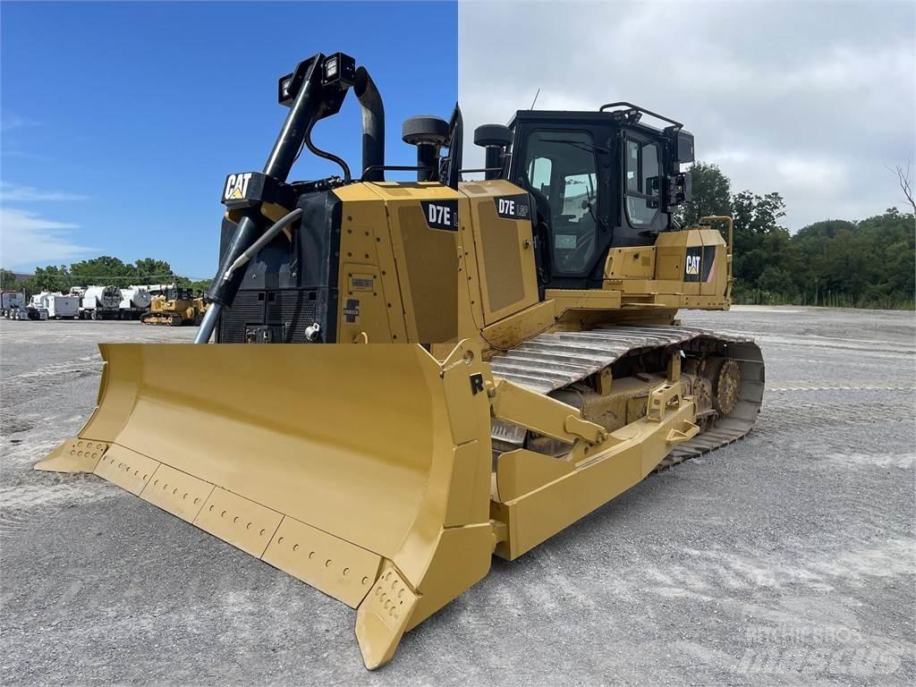 CAT D7E LGP بلدوزرات مجنزرة