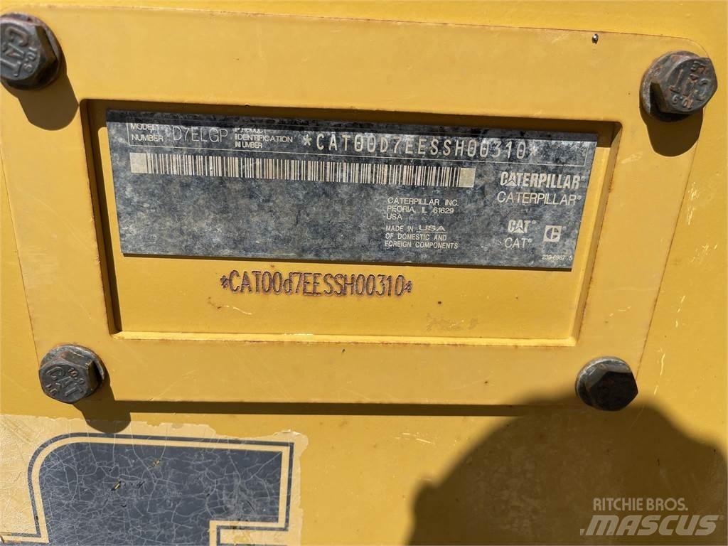 CAT D7E LGP بلدوزرات مجنزرة