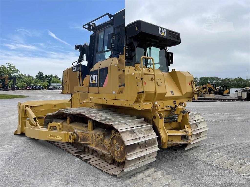 CAT D7E LGP بلدوزرات مجنزرة