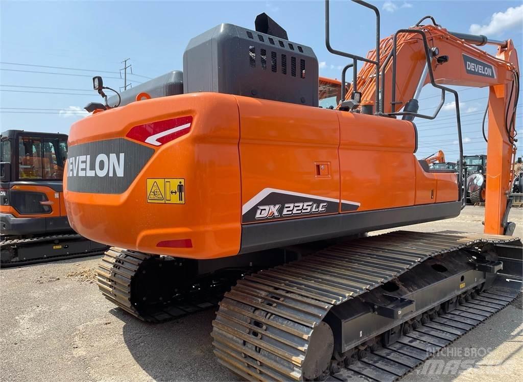 Develon DX225 LC-7 حفارات زحافة