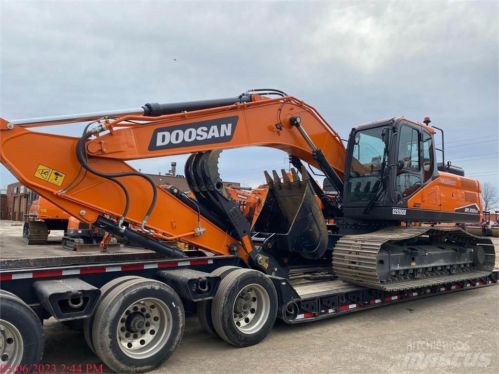 Develon DX255 LC-7 حفارات زحافة