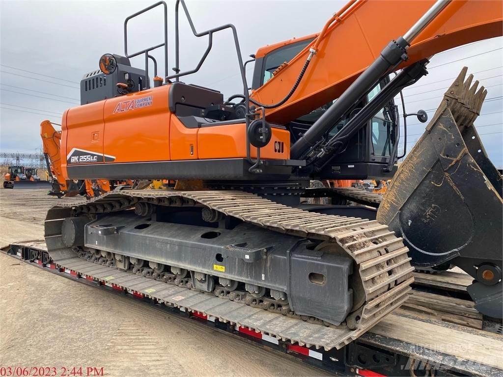 Develon DX255 LC-7 حفارات زحافة