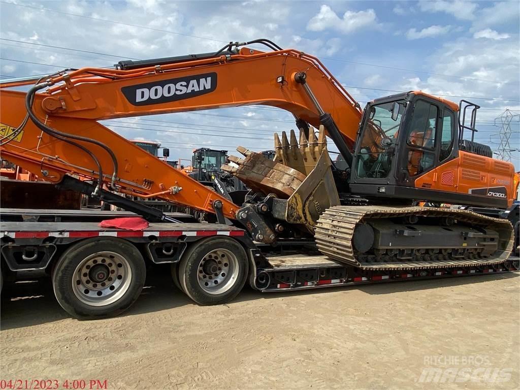 Develon DX300 LC-5 حفارات زحافة