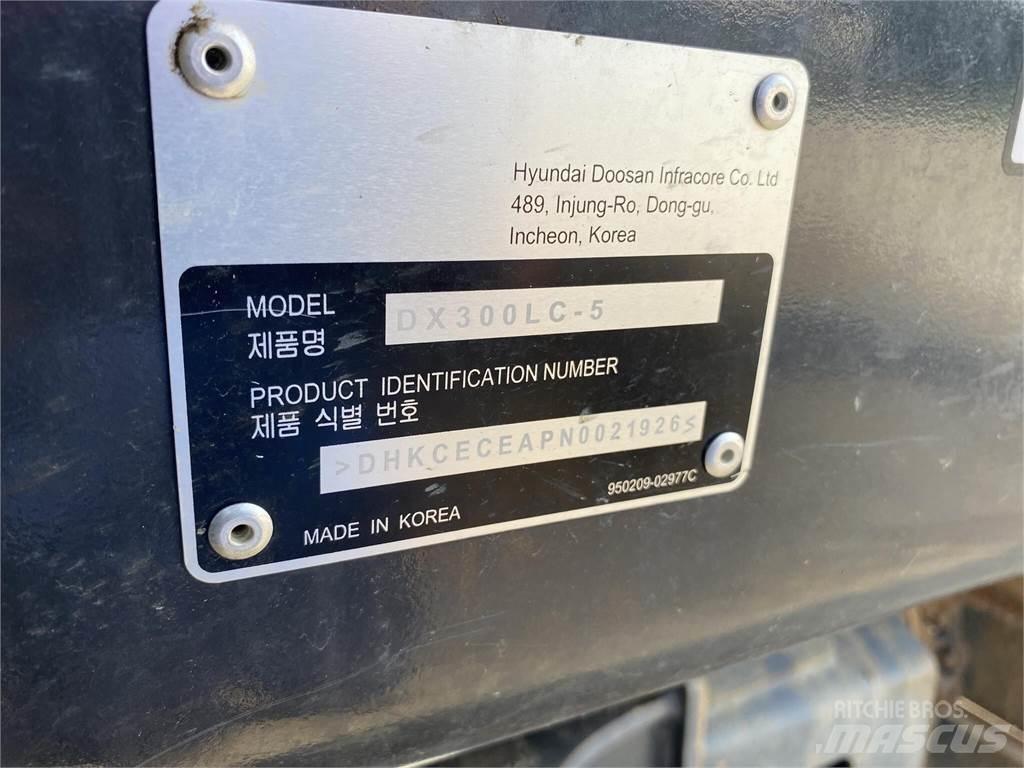 Develon DX300 LC-5 حفارات زحافة