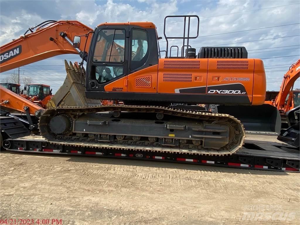 Develon DX300 LC-5 حفارات زحافة
